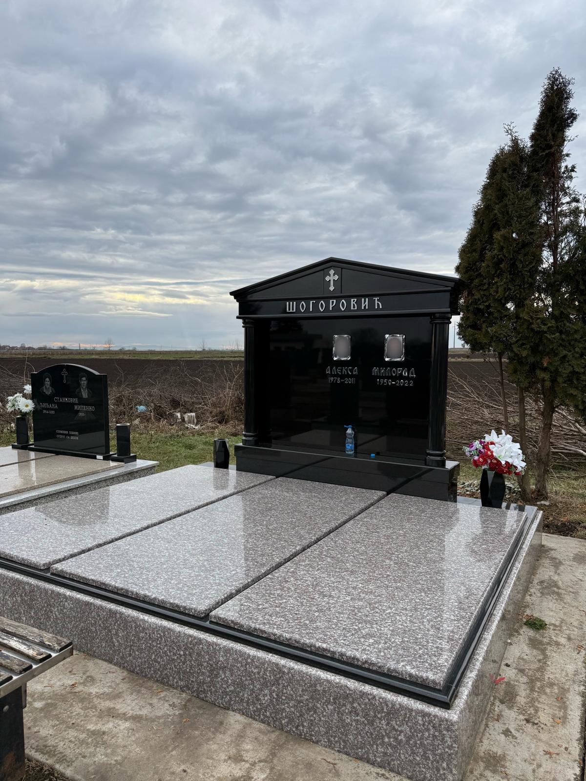 Spomenici za troje 2